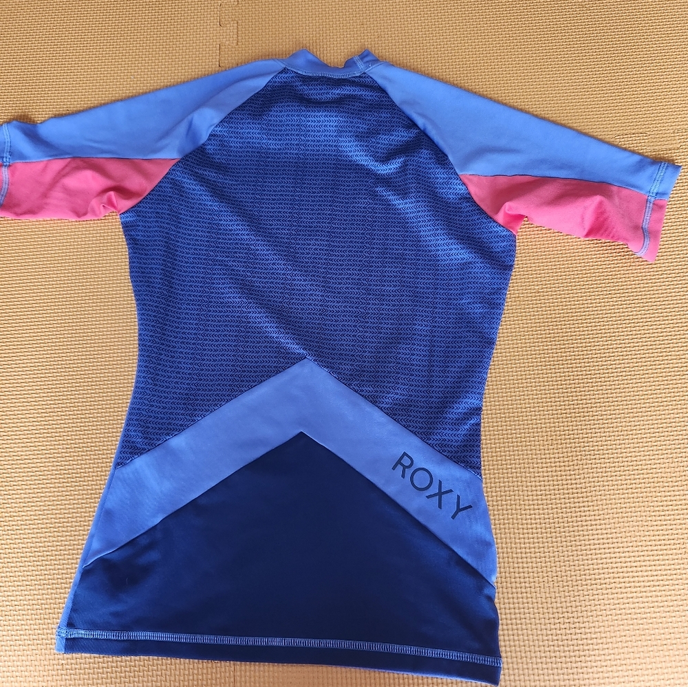Roxy UPF 50 Rashguard - Picture 3 of 4